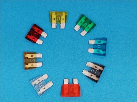 銅の錫メッキ PBT 小型 LED 車の刃のヒューズ 1A-40A の定格電流
