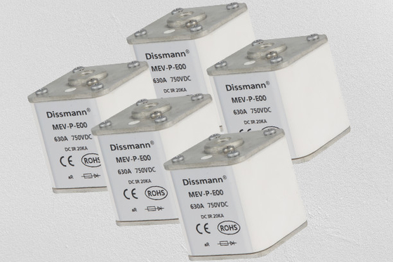 白い高い発電太陽DcのヒューズMEVシリーズ500voltは電圧を評価した