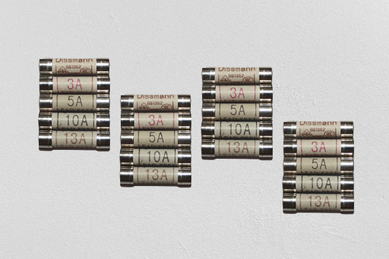 ブラウンBS1362のカートリッジ ヒューズ13a SE1027の陶磁器の管材料